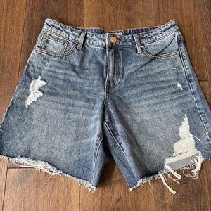 Kut from the Kloth Hailey Bermuda Denim Mom Shorts size 8 High Rise Distressed